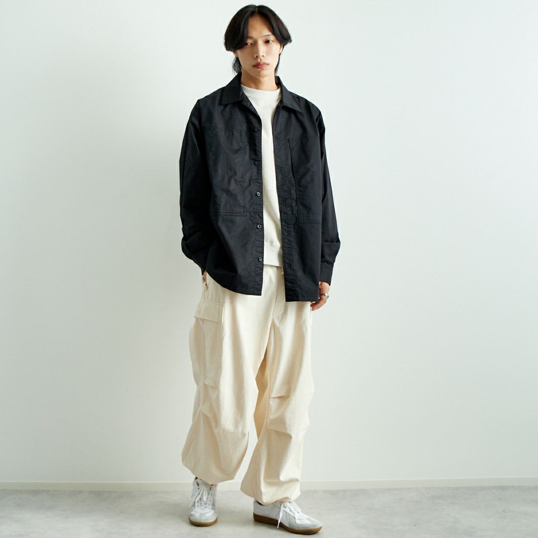 ARMY TWILL SANFORIZED [アーミーツイル サンフォライズド] ライトツイル 4ポケットシャツ [AM-2457001] BLACK &&モデル身長：179cm 着用サイズ：L&&