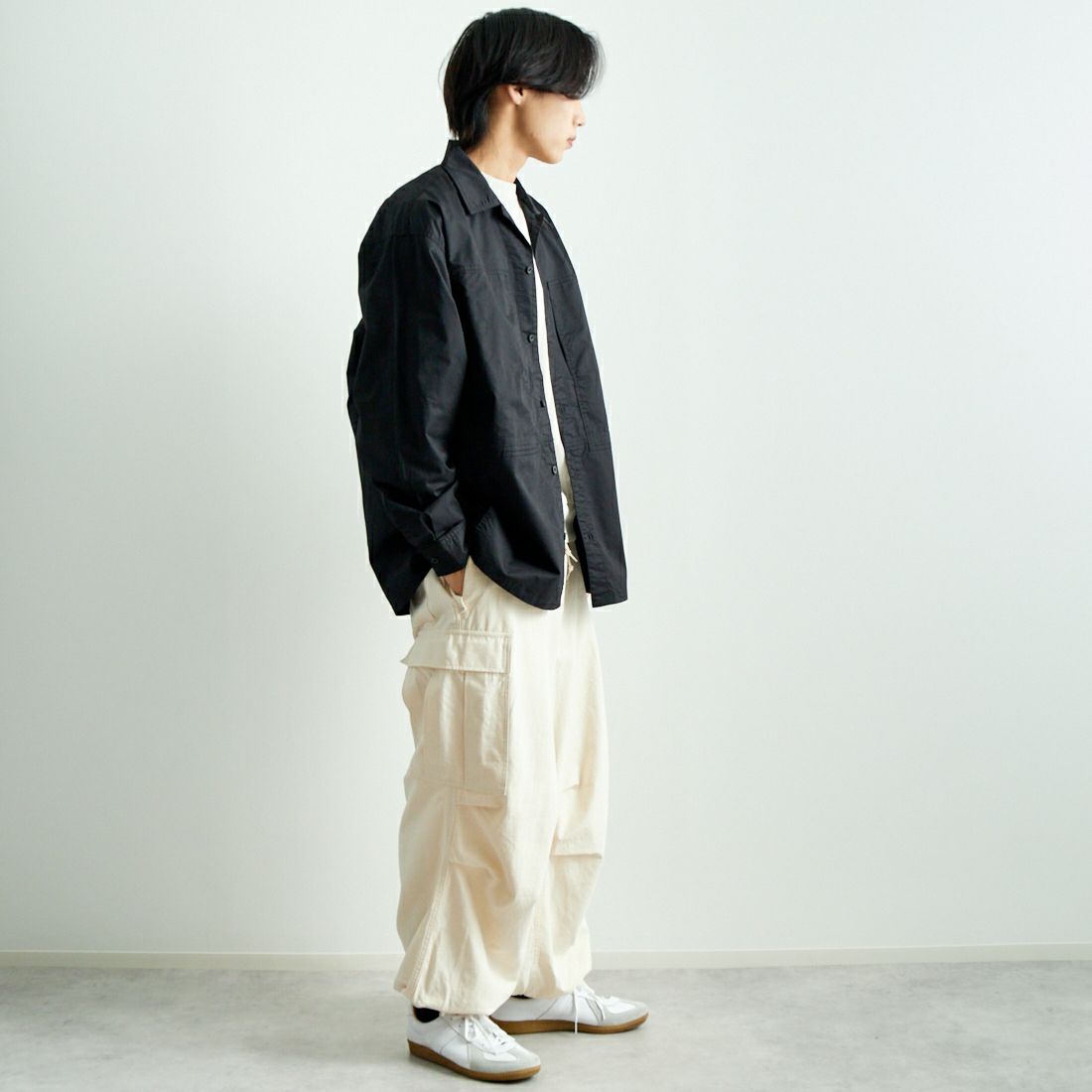 ARMY TWILL SANFORIZED [アーミーツイル サンフォライズド] ライトツイル 4ポケットシャツ [AM-2457001] BLACK &&モデル身長：179cm 着用サイズ：L&&