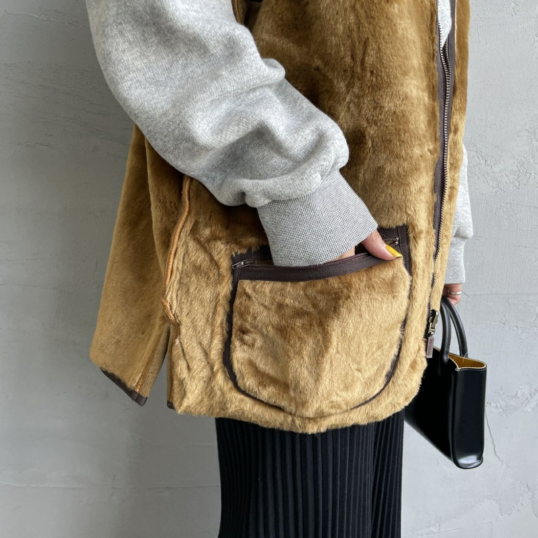 Barbour [バブアー] ウォームパイル ウェストコート ジップインライナーベスト [MLI0004] BROWN &&モデル身長：156cm 着用サイズ：42&&