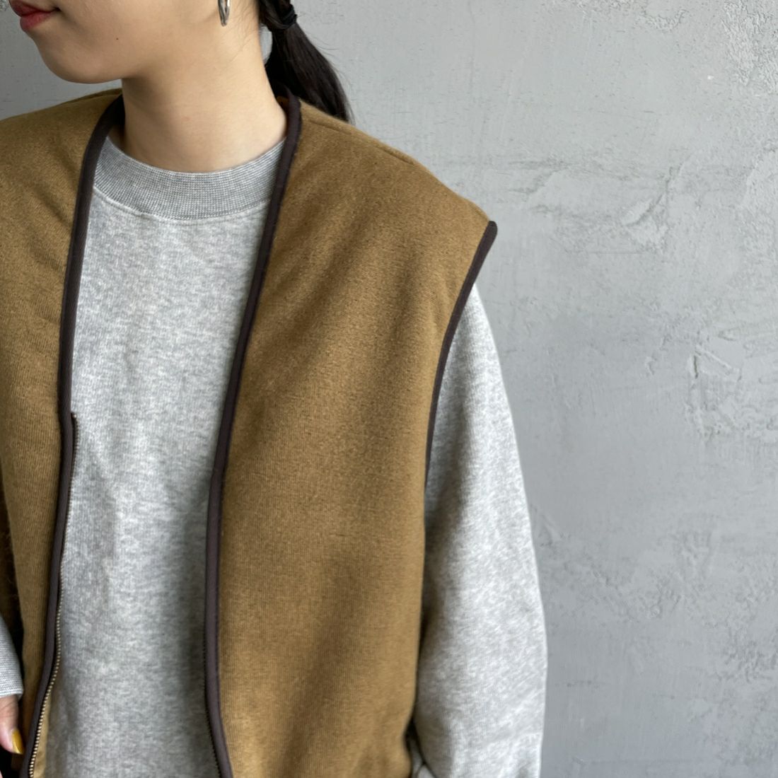 Barbour [バブアー] ウォームパイル ウェストコート ジップインライナーベスト [MLI0004] BROWN &&モデル身長：156cm 着用サイズ：42&&