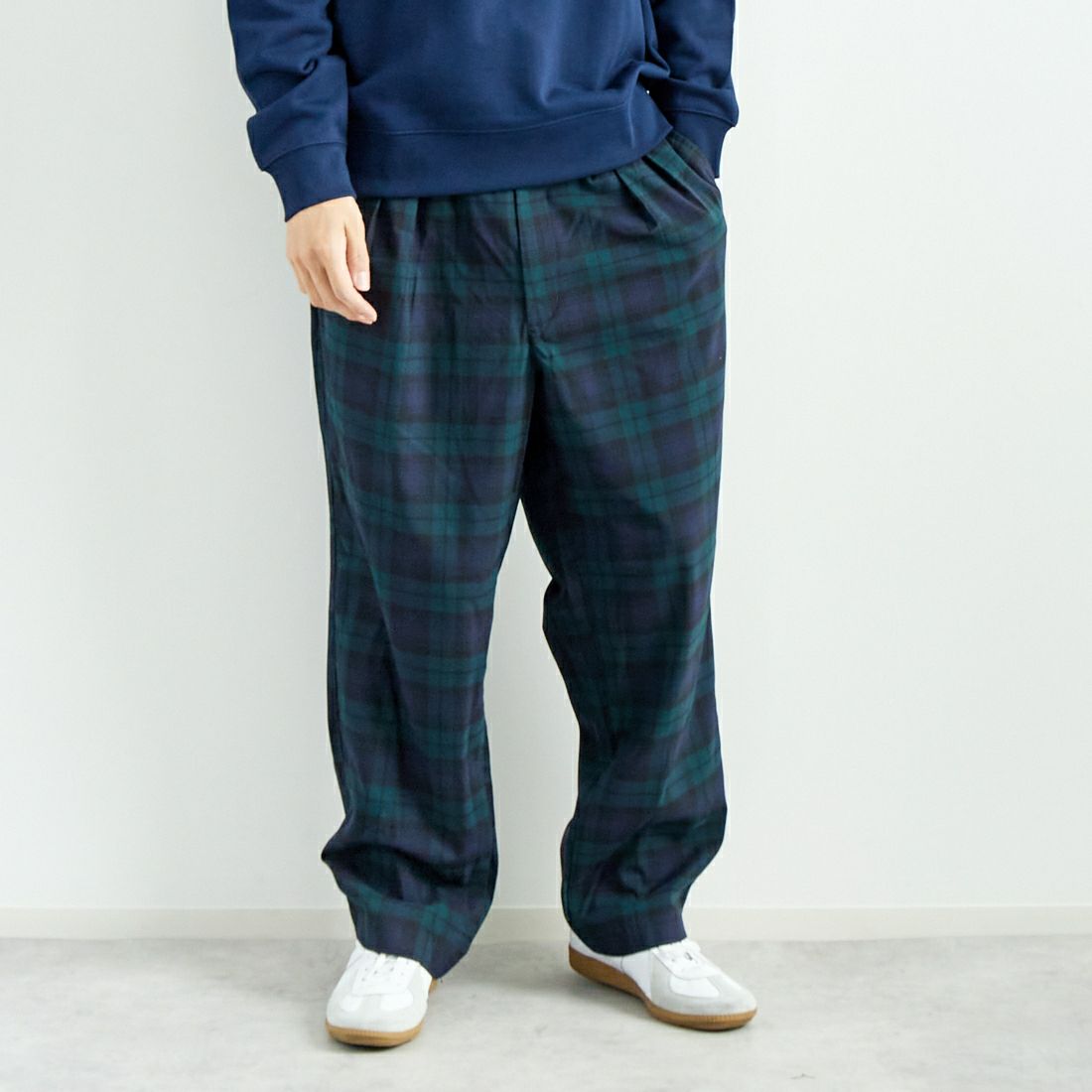 Noir Fabrik [ヌワールファブリック] T/Rツイルストレッチ チェックタックインパンツ [NF-243-055] BW BLK WAC &&モデル身長：182cm 着用サイズ：L&&