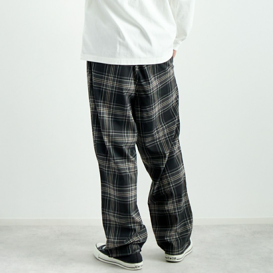 Noir Fabrik [ヌワールファブリック] T/Rツイルストレッチ チェックタックインパンツ [NF-243-055] BK BLK CHK &&モデル身長：182cm 着用サイズ：L&&