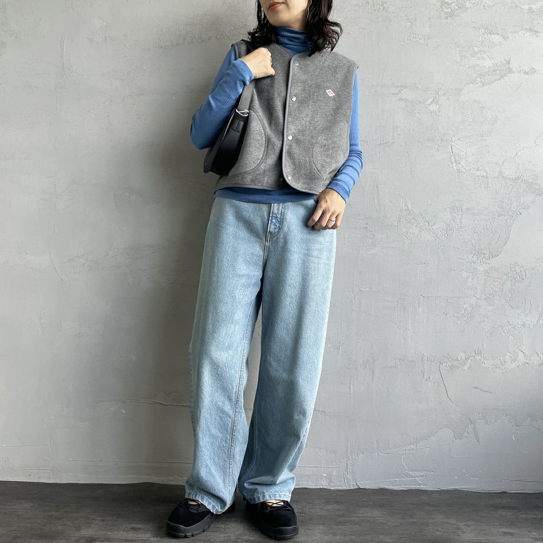 DANTON [ダントン] フリースカラーレスベスト [DT-A0521] DK.GREY&&モデル身長：160cm 着用サイズ：36&&