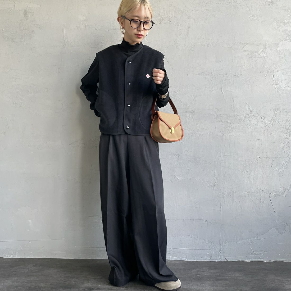 DANTON [ダントン] フリースカラーレスベスト [DT-A0521] BLACK&&モデル身長：150cm 着用サイズ：36&&