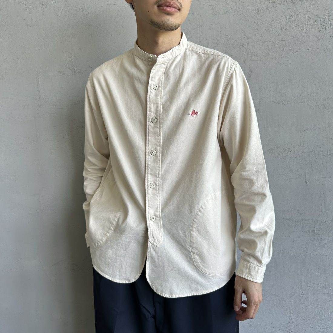 DANTON [ダントン] 先染めビエラ バンドカラーシャツ [DT-B0280VSS] ECRU &&モデル身長：168cm 着用サイズ：38&&