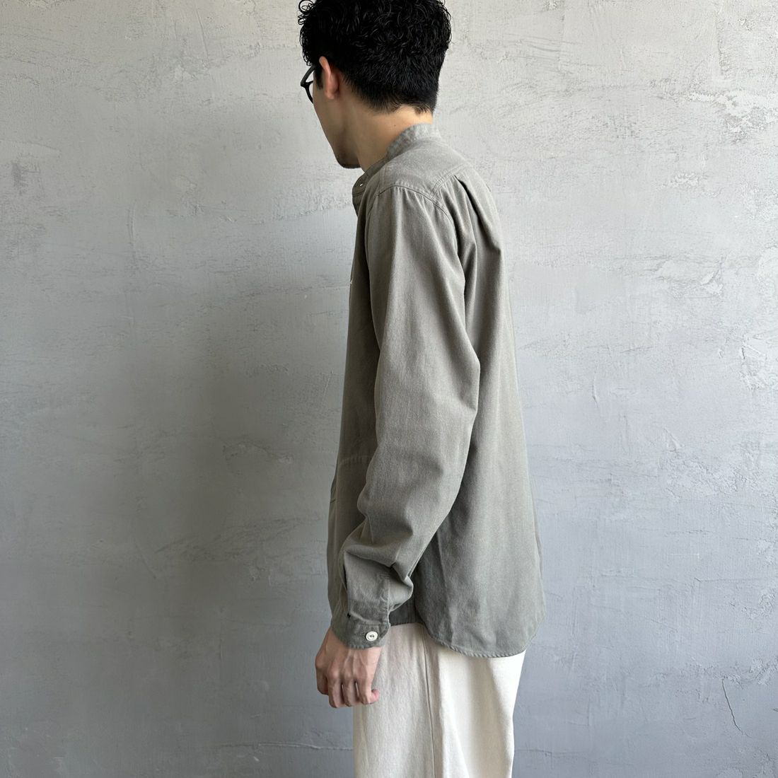 DANTON [ダントン] 先染めビエラ バンドカラーシャツ [DT-B0280VSS] OLIVE CHAM &&モデル身長：168cm 着用サイズ：38&&