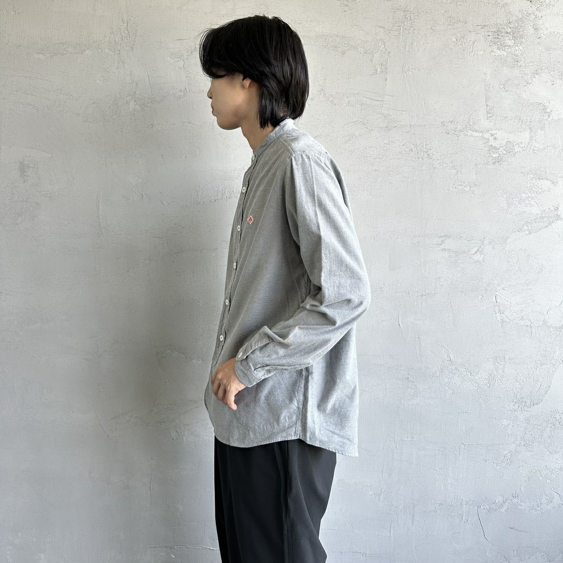 DANTON [ダントン] 先染めビエラ バンドカラーシャツ [DT-B0280VSS] GREY CHAMB &&モデル身長：179cm 着用サイズ：42&&