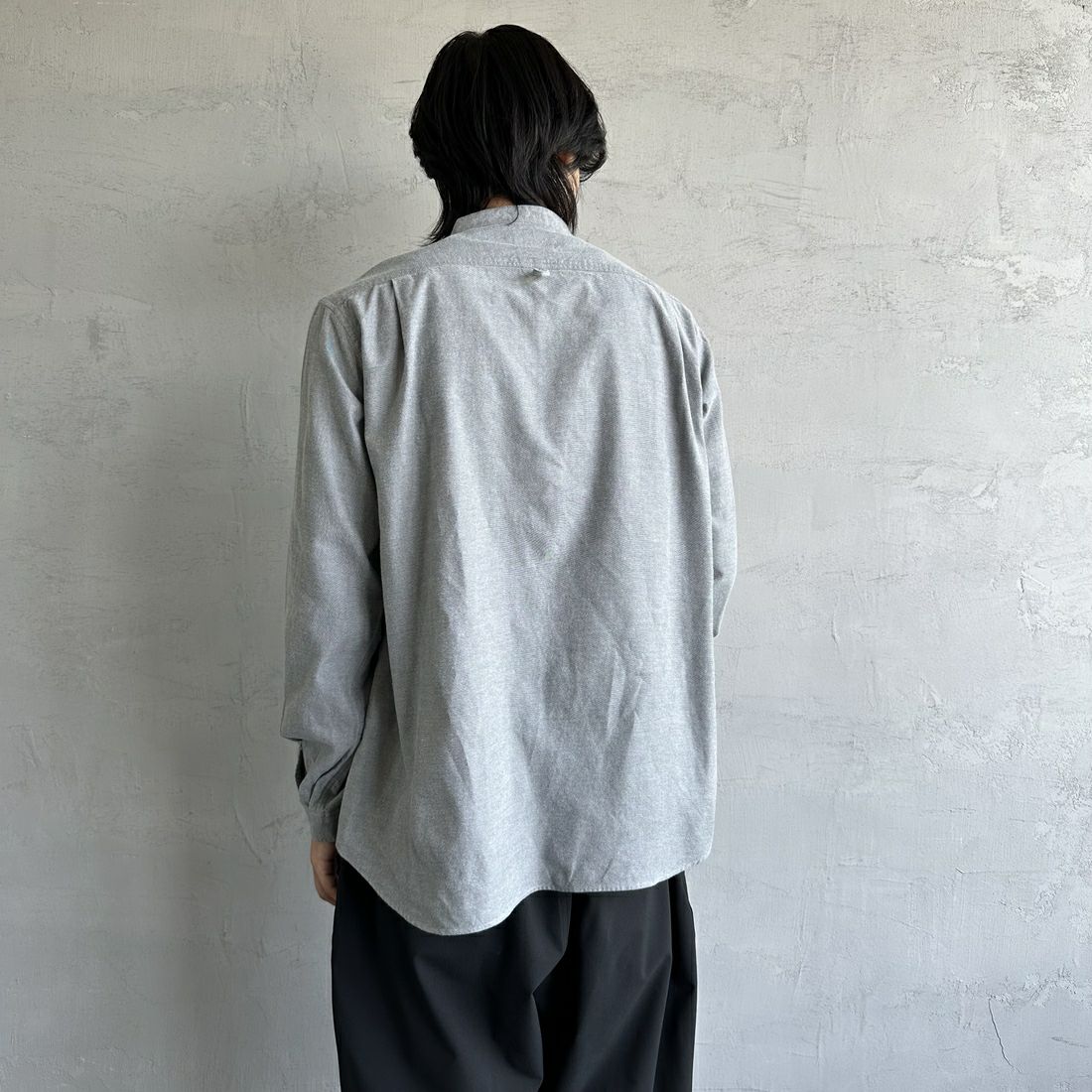 DANTON [ダントン] 先染めビエラ バンドカラーシャツ [DT-B0280VSS] GREY CHAMB &&モデル身長：179cm 着用サイズ：42&&