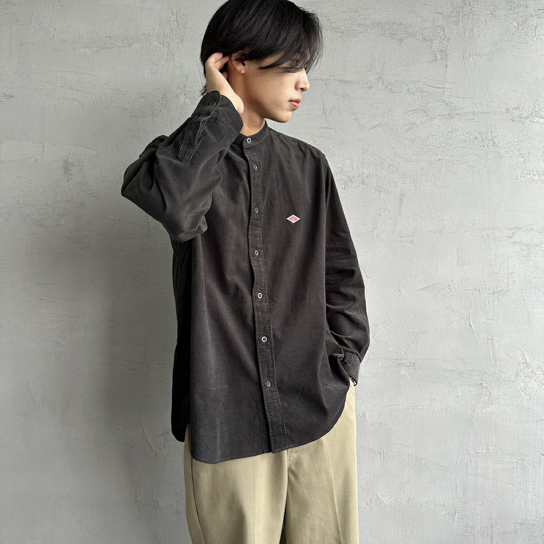 DANTON [ダントン] コーデュロイ バンドカラーシャツ [DT-B0291MCD] CHARCOAL &&モデル身長：179cm 着用サイズ：42&&