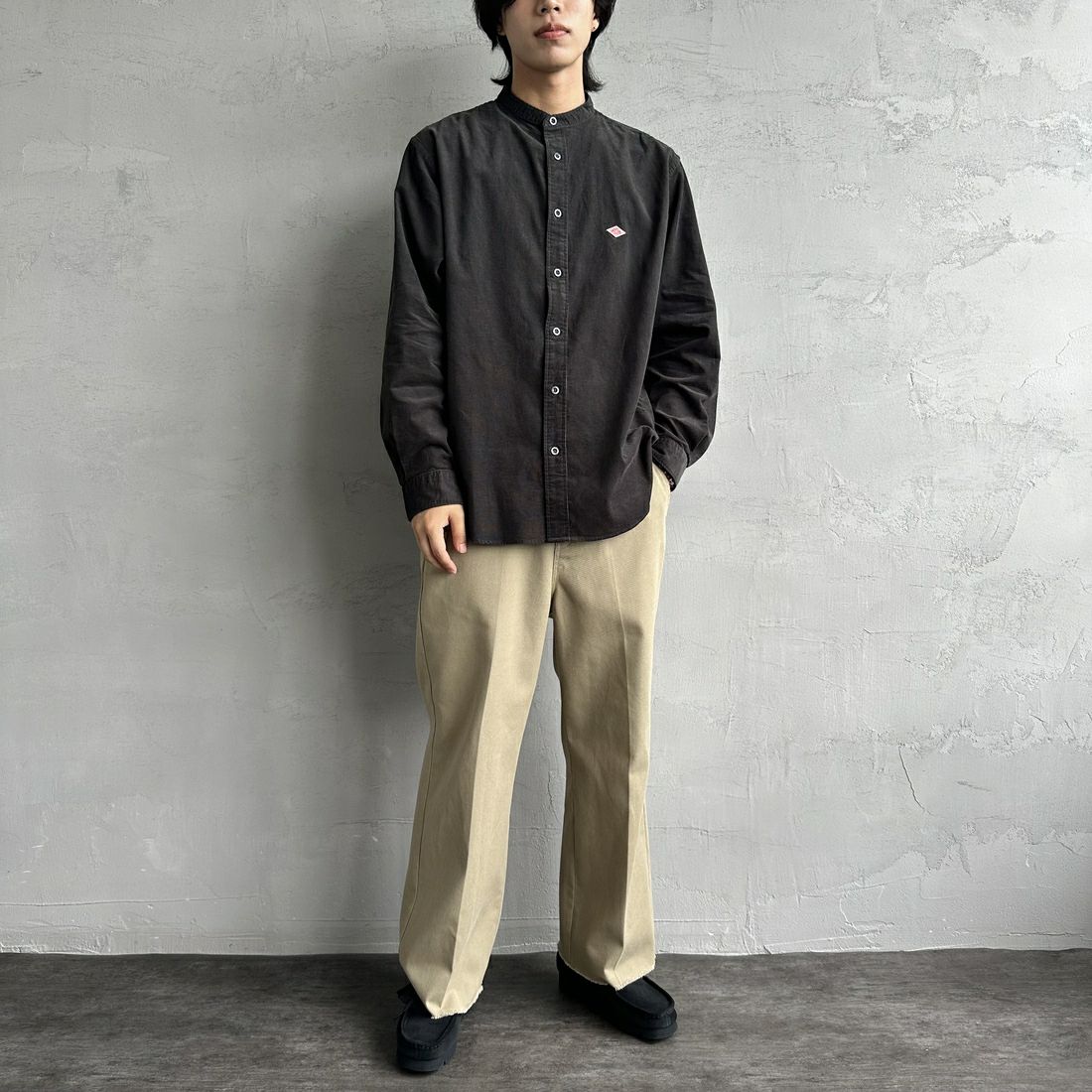 DANTON [ダントン] コーデュロイ バンドカラーシャツ [DT-B0291MCD] CHARCOAL &&モデル身長：179cm 着用サイズ：42&&