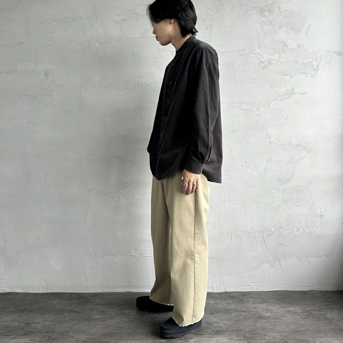 DANTON [ダントン] コーデュロイ バンドカラーシャツ [DT-B0291MCD] CHARCOAL &&モデル身長：179cm 着用サイズ：42&&
