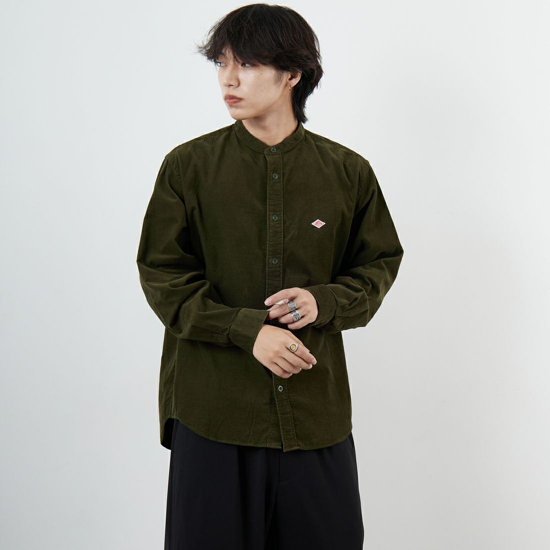 DANTON [ダントン] コーデュロイ バンドカラーシャツ [DT-B0291MCD] OLIVE &&モデル身長：179cm 着用サイズ：42&&