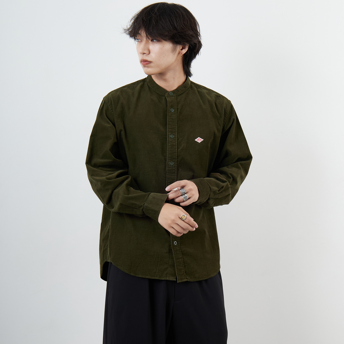 DANTON [ダントン] コーデュロイ バンドカラーシャツ [DT-B0291MCD] OLIVE &&モデル身長：179cm 着用サイズ：42&&