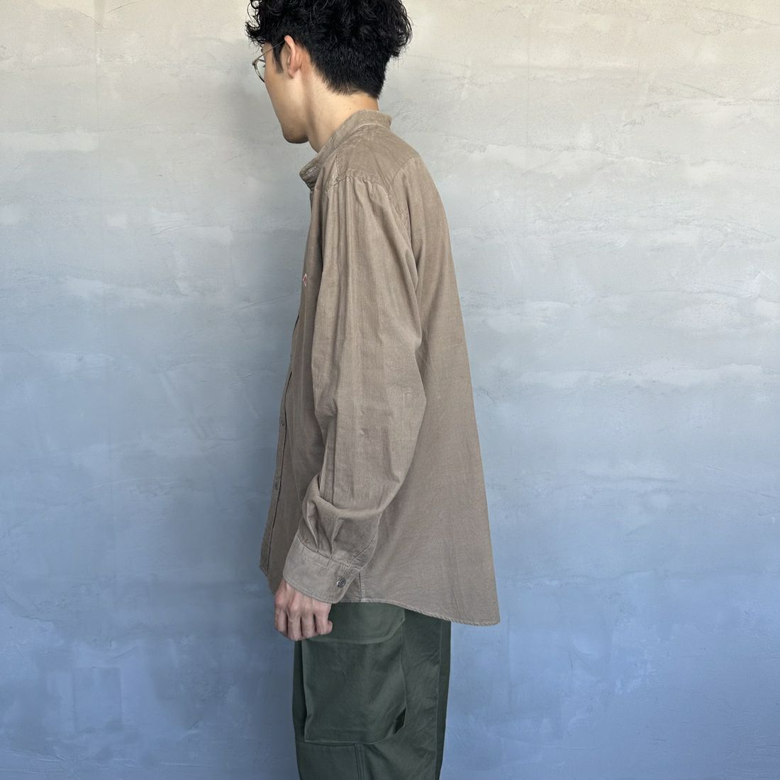 DANTON [ダントン] コーデュロイ バンドカラーシャツ [DT-B0291MCD] SAND BEIGE &&モデル身長：168cm 着用サイズ：40&&