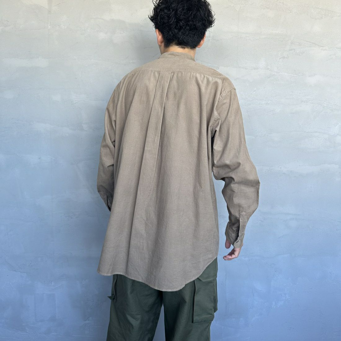 DANTON [ダントン] コーデュロイ バンドカラーシャツ [DT-B0291MCD] SAND BEIGE &&モデル身長：168cm 着用サイズ：40&&