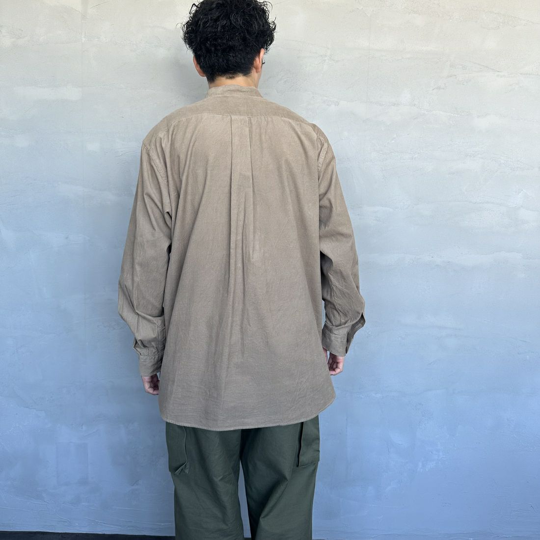 DANTON [ダントン] コーデュロイ バンドカラーシャツ [DT-B0291MCD] SAND BEIGE &&モデル身長：168cm 着用サイズ：42&&