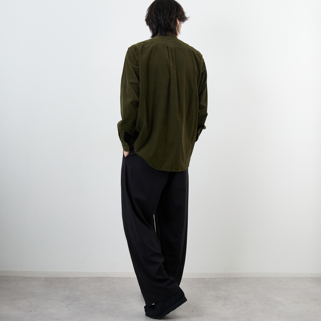 DANTON [ダントン] コーデュロイ バンドカラーシャツ [DT-B0291MCD] OLIVE &&モデル身長：179cm 着用サイズ：42&&