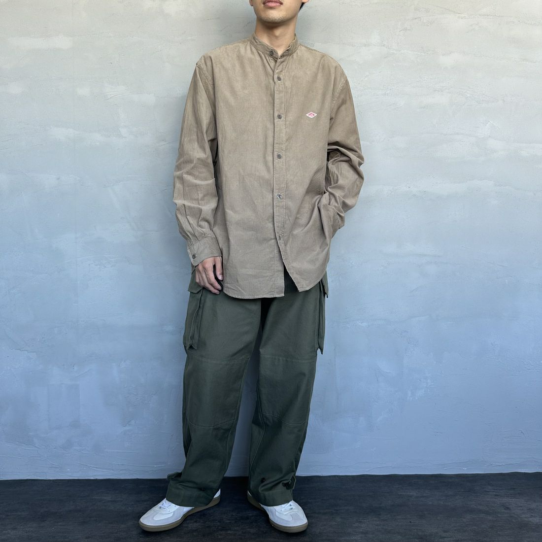 DANTON [ダントン] コーデュロイ バンドカラーシャツ [DT-B0291MCD] SAND BEIGE &&モデル身長：168cm 着用サイズ：42&&