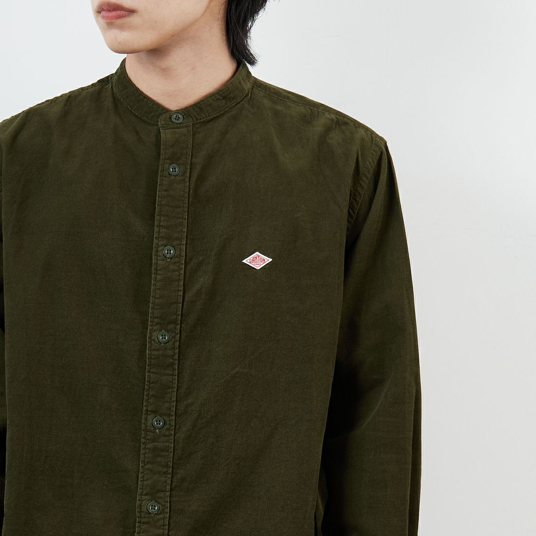 DANTON [ダントン] コーデュロイ バンドカラーシャツ [DT-B0291MCD] OLIVE &&モデル身長：179cm 着用サイズ：42&&