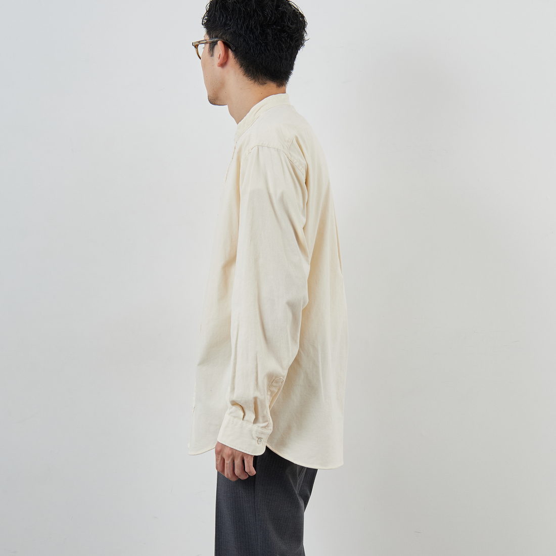DANTON [ダントン] コーデュロイ バンドカラーシャツ [DT-B0291MCD] OFF WHITE &&モデル身長：168cm 着用サイズ：40&&
