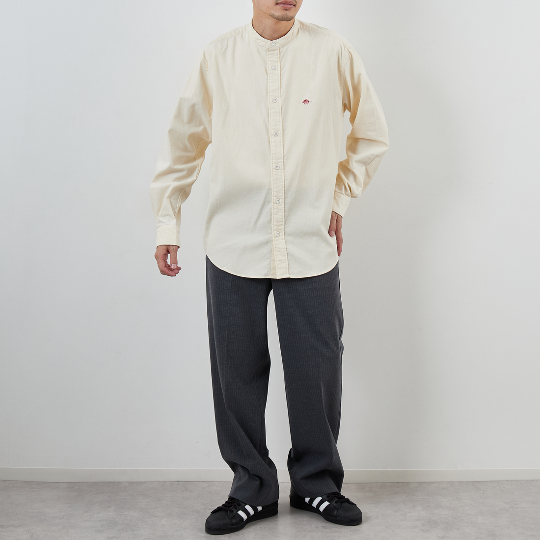 DANTON [ダントン] コーデュロイ バンドカラーシャツ [DT-B0291MCD] OFF WHITE &&モデル身長：168cm 着用サイズ：40&&