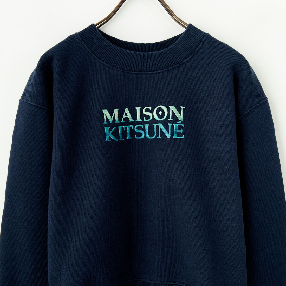 MAISON KITSUNE [メゾン キツネ] グラデーション ボクシースウェットシャツ [NW00309KM0326] P480 NAVY