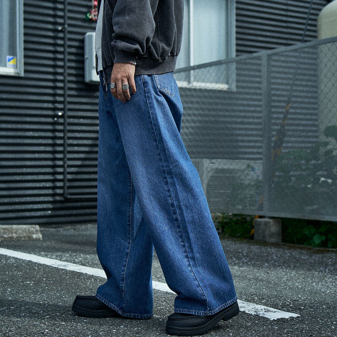 LIBERTO [リベルト] EL PASO ワイドバギーデニム [FL2500] 93 S.W &&モデル身長：179cm 着用サイズ：30&&