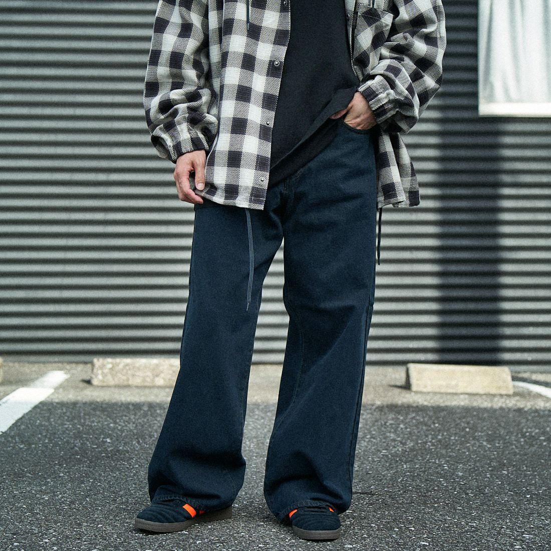 LIBERTO [リベルト] EL PASO ワイドバギーデニム [FL2500] 72 JET BLK &&モデル身長：168cm 着用サイズ：29&&