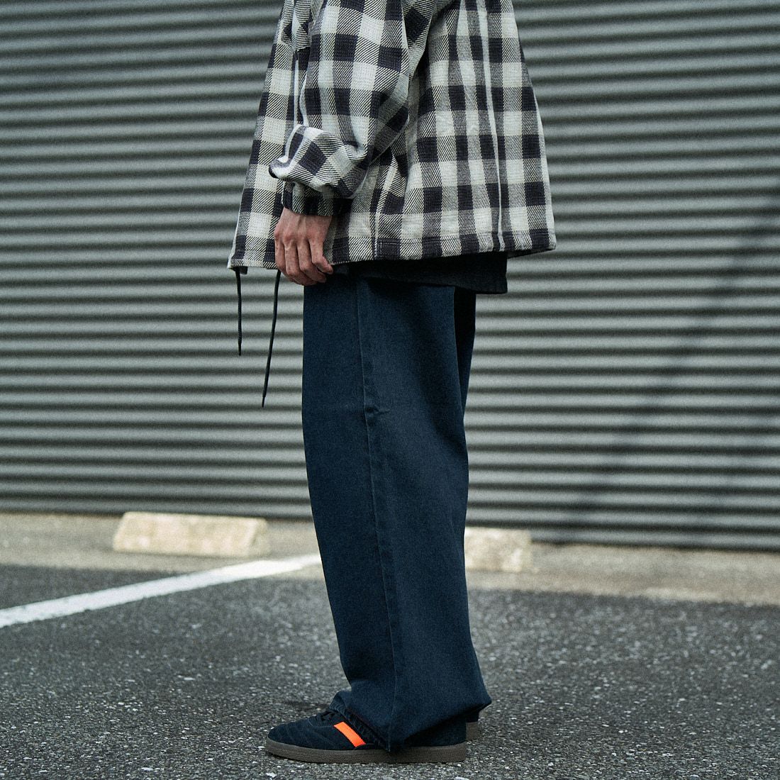 LIBERTO [リベルト] EL PASO ワイドバギーデニム [FL2500] 72 JET BLK &&モデル身長：168cm 着用サイズ：29&&
