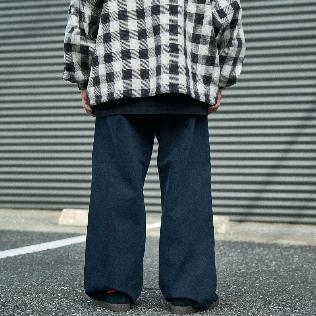 LIBERTO [リベルト] EL PASO ワイドバギーデニム [FL2500] 72 JET BLK &&モデル身長：168cm 着用サイズ：29&&