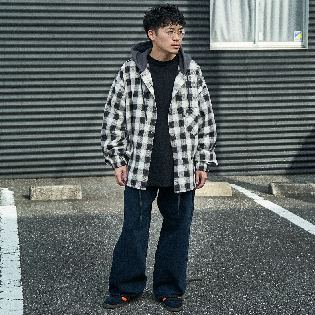 LIBERTO [リベルト] EL PASO ワイドバギーデニム [FL2500] 72 JET BLK &&モデル身長：168cm 着用サイズ：29&&