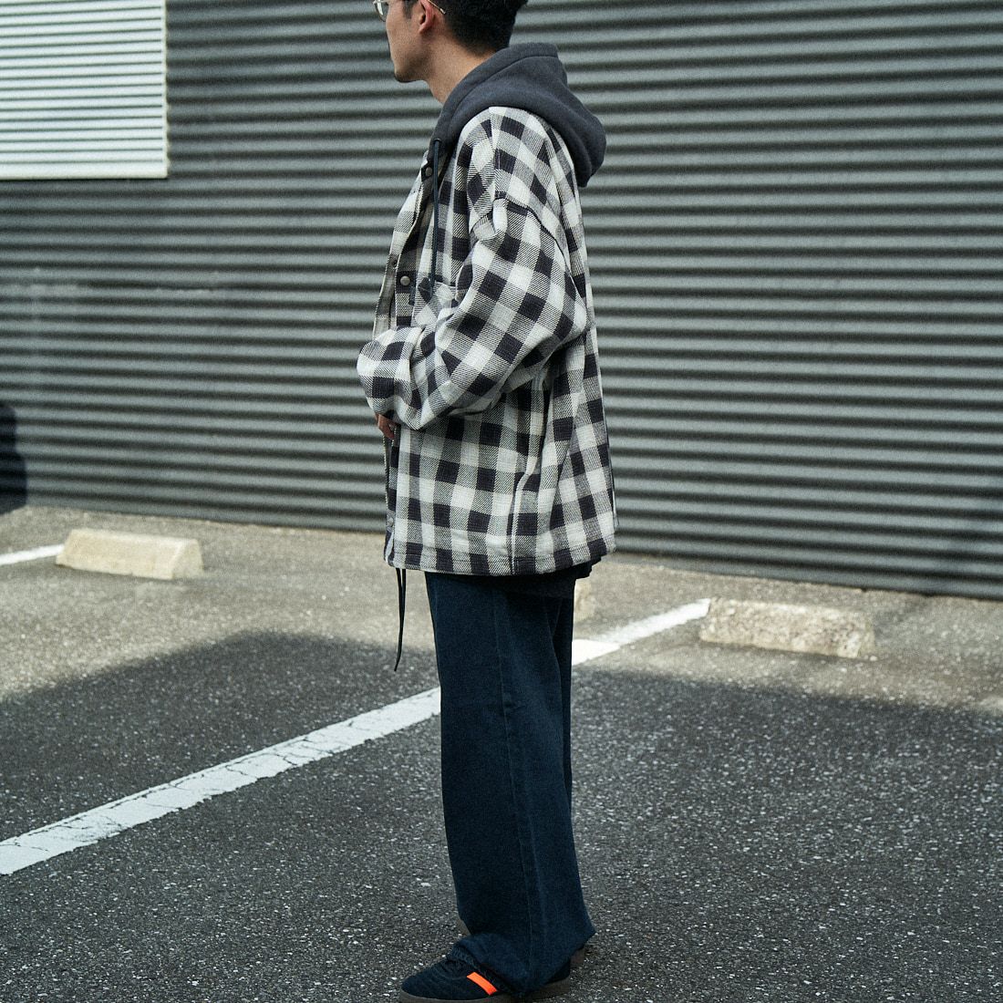 LIBERTO [リベルト] EL PASO ワイドバギーデニム [FL2500] 72 JET BLK &&モデル身長：168cm 着用サイズ：29&&