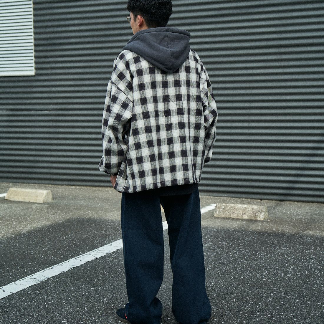 LIBERTO [リベルト] EL PASO ワイドバギーデニム [FL2500] 72 JET BLK &&モデル身長：168cm 着用サイズ：29&&