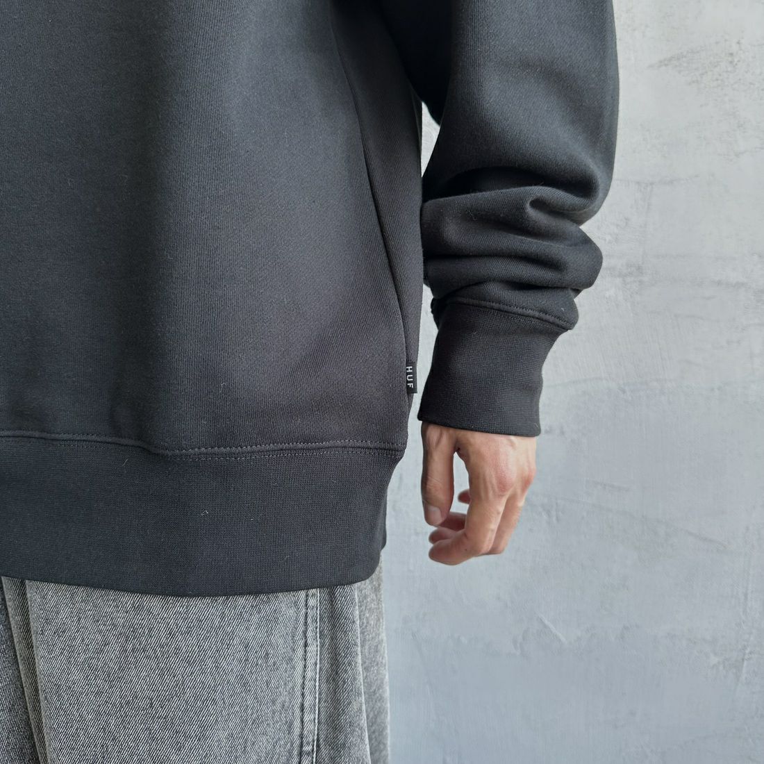 HUF [ハフ] AS SEEN ON TV バックプリントスウェット [PF00690] BLACK
