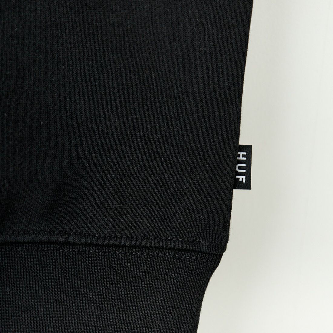 HUF [ハフ] AS SEEN ON TV バックプリントスウェット [PF00690] BLACK