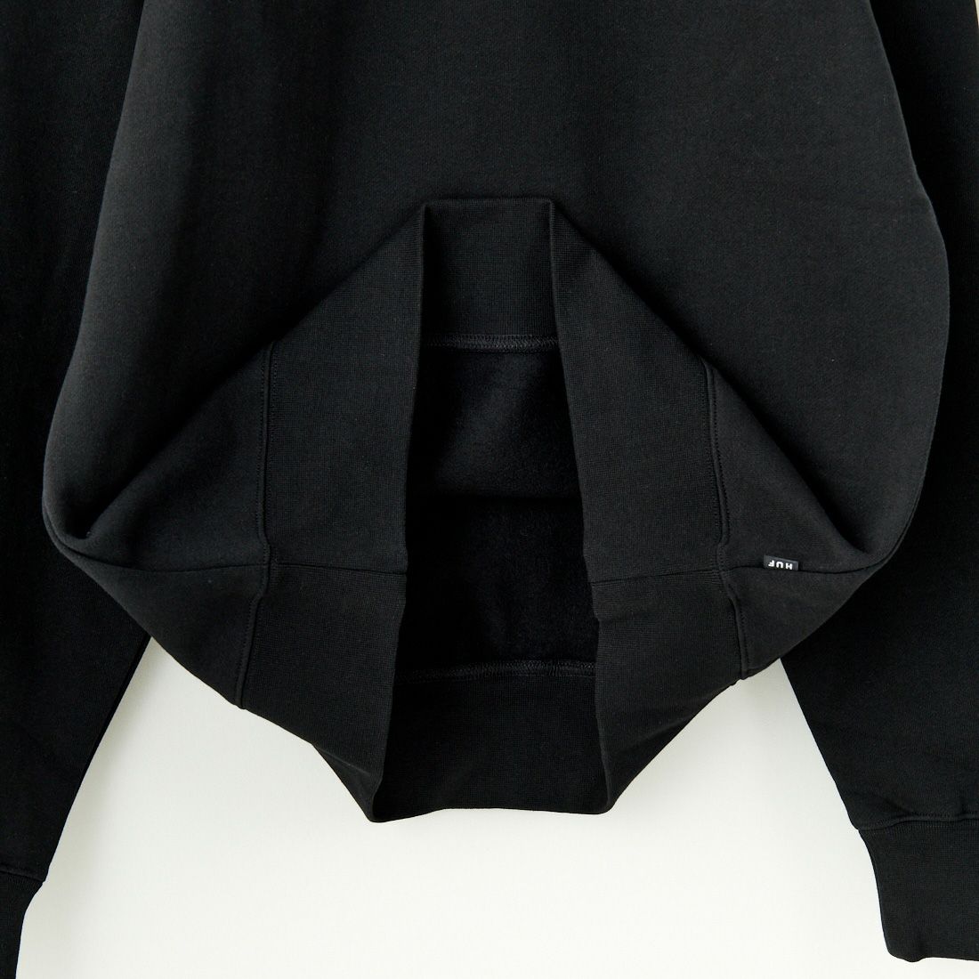 HUF [ハフ] AS SEEN ON TV バックプリントスウェット [PF00690] BLACK