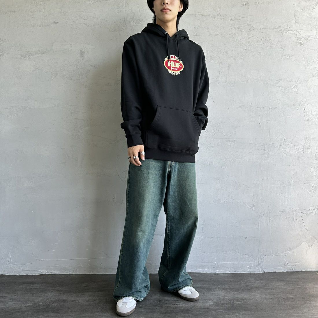 HUF [ハフ] ESPECIAL ロゴ刺繍スウェットパーカー [PF00685] BLACK &&モデル身長：179cm 着用サイズ：L&&