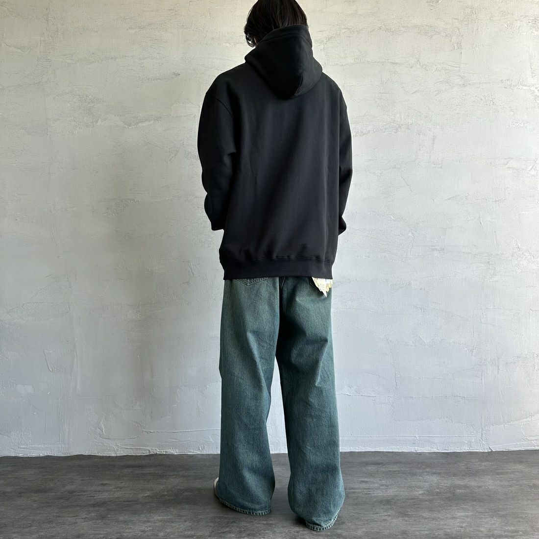 HUF [ハフ] ESPECIAL ロゴ刺繍スウェットパーカー [PF00685] BLACK &&モデル身長：179cm 着用サイズ：L&&