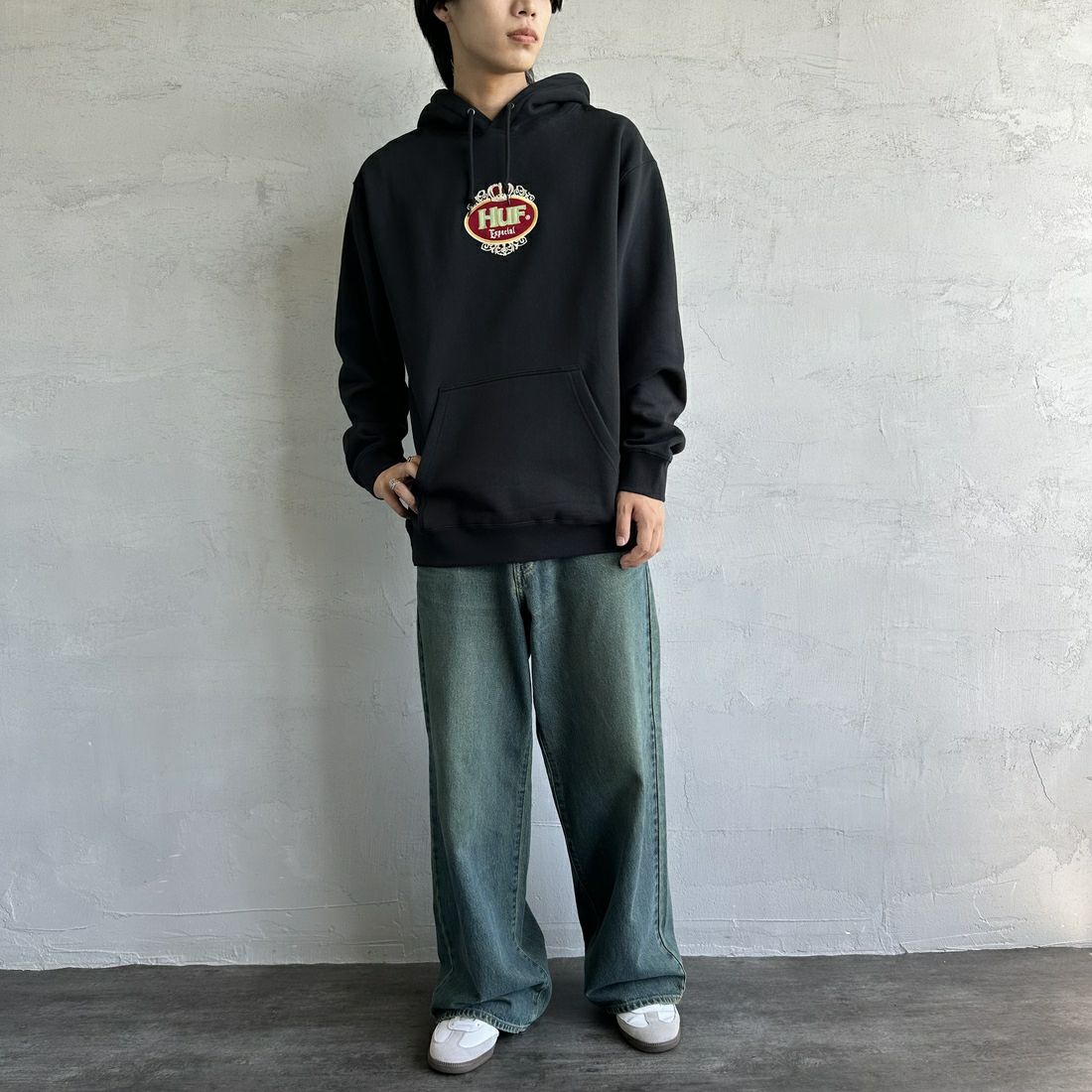 HUF [ハフ] ESPECIAL ロゴ刺繍スウェットパーカー [PF00685] BLACK &&モデル身長：179cm 着用サイズ：L&&