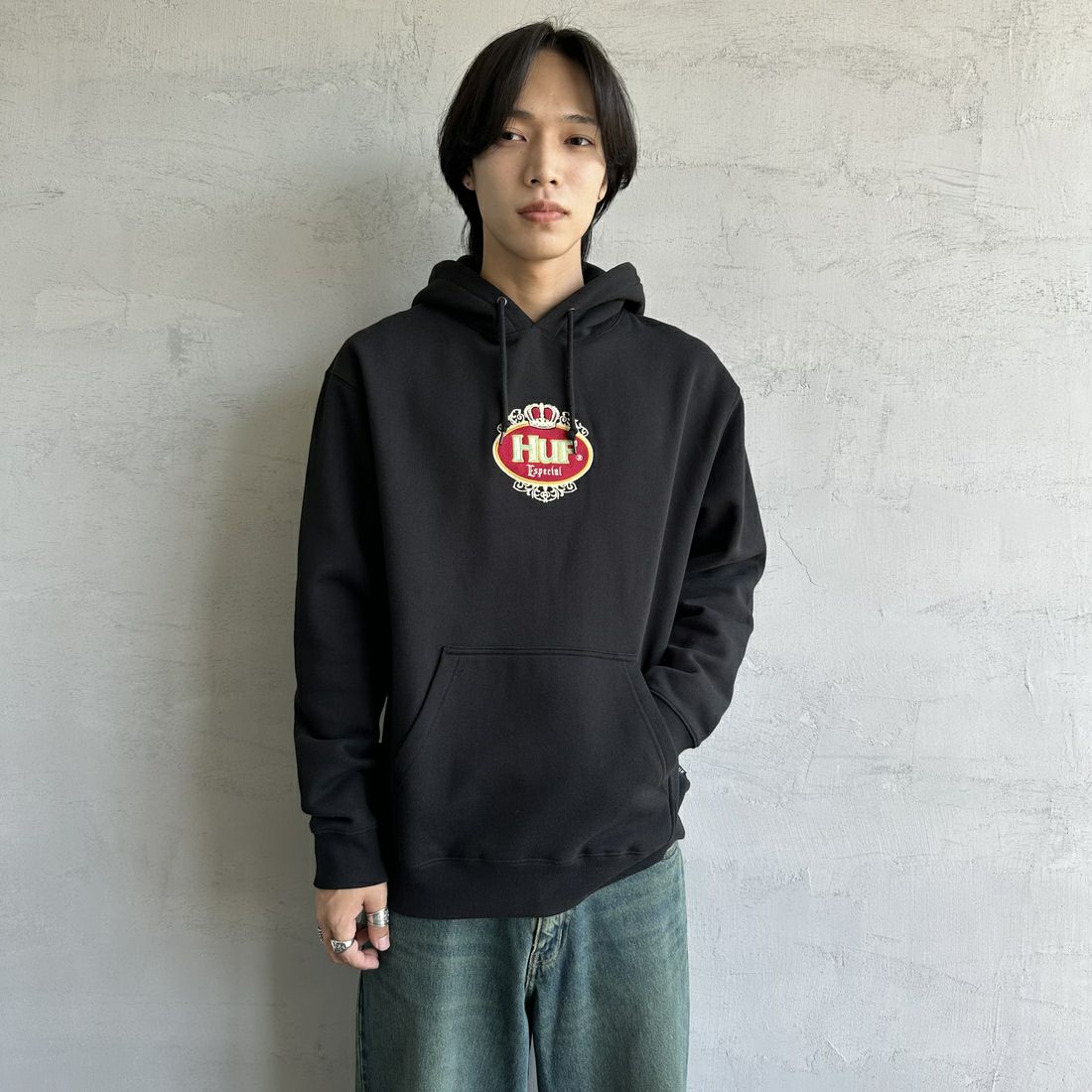 HUF [ハフ] ESPECIAL ロゴ刺繍スウェットパーカー [PF00685] BLACK &&モデル身長：179cm 着用サイズ：M&&