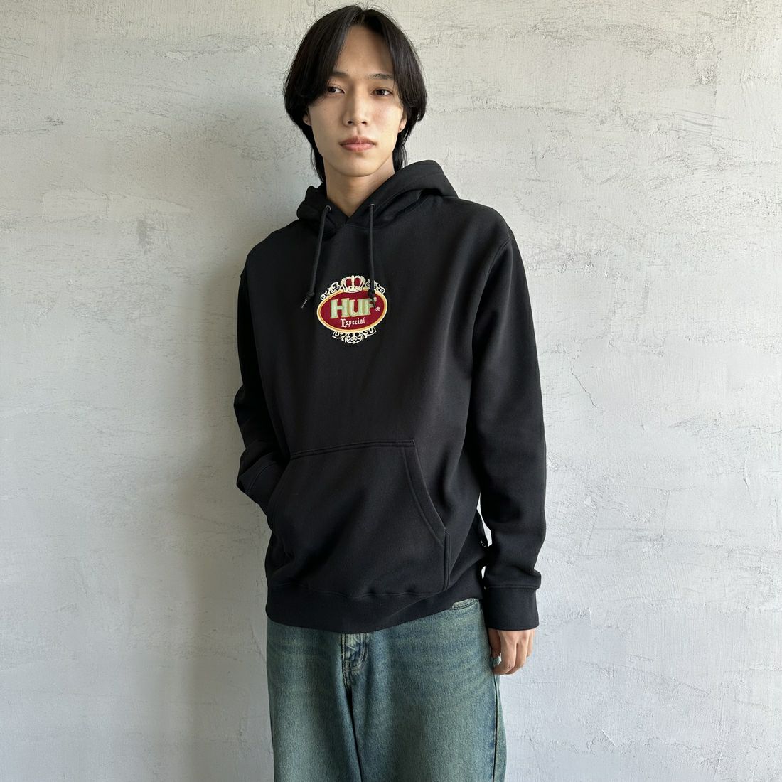 HUF [ハフ] ESPECIAL ロゴ刺繍スウェットパーカー [PF00685] BLACK &&モデル身長：179cm 着用サイズ：M&&