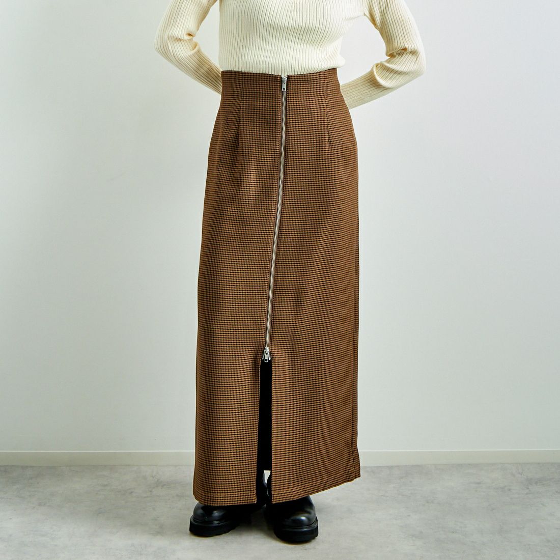Jeans Factory Clothes [ジーンズファクトリークローズ] ジップスリットタイトスカート [21243056] 036 ﾌﾞﾗｳﾝC &&モデル身長：160cm 着用サイズ：36&&