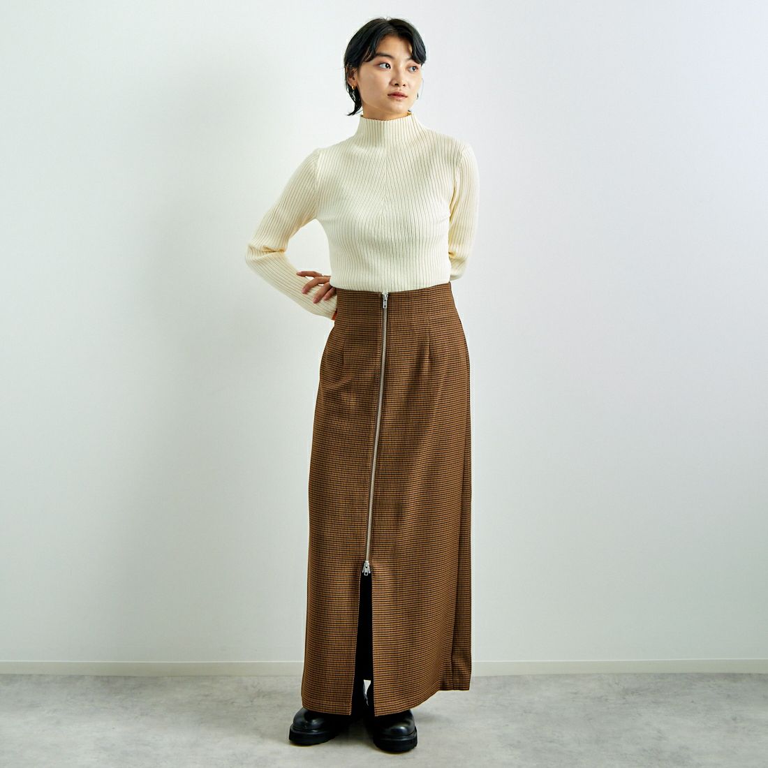 Jeans Factory Clothes [ジーンズファクトリークローズ] ジップスリットタイトスカート [21243056] 036 ﾌﾞﾗｳﾝC &&モデル身長：160cm 着用サイズ：36&&
