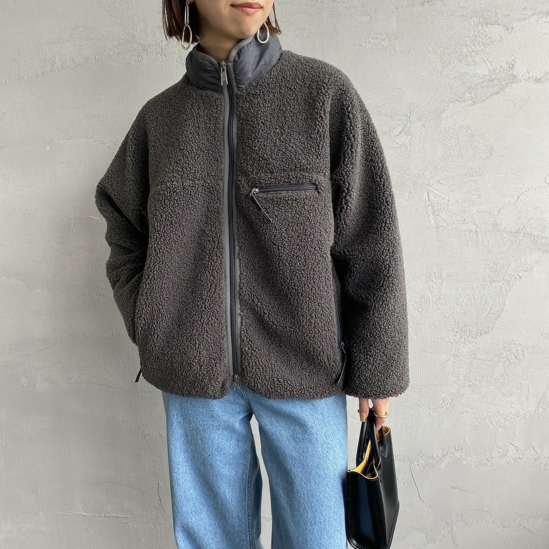 Gymphlex [ジムフレックス] コージーライトボアブルゾン [GY-A0249BOL] COAL GREY &&モデル身長：163cm 着用サイズ：14&&