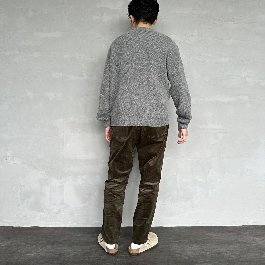 GRAMiCCi [グラミチ] コーデュロイルーズテーパードリッジパンツ [G4FU-P040] OLIVE GREE &&モデル身長：168cm 着用サイズ：S&&