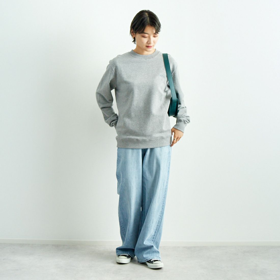 A.P.C. [アー・ペー・セー] ロゴ刺繍スウェット [APC-BRODE] 93 GRIS CH &&モデル身長：160cm 着用サイズ：S&&