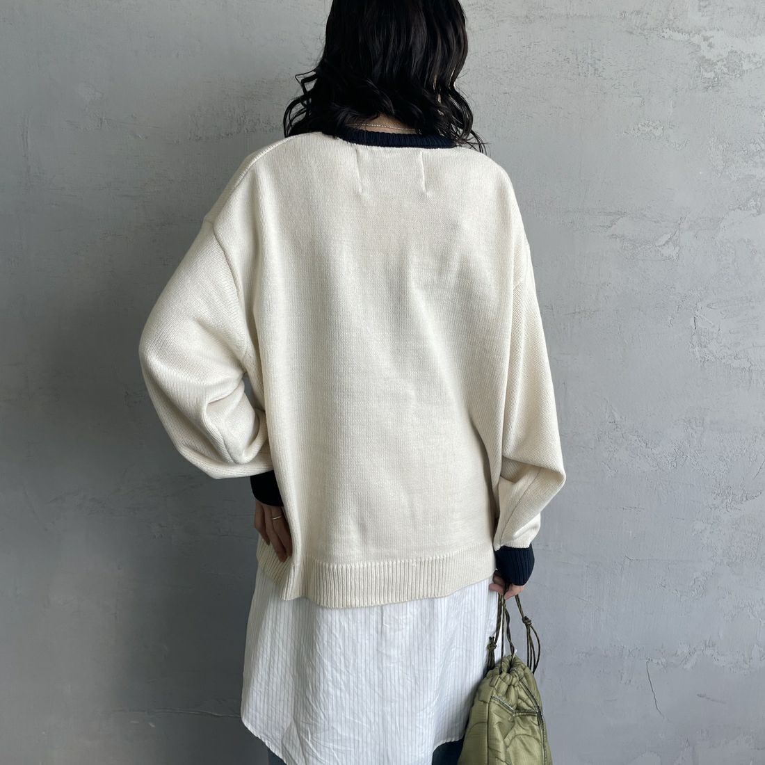 LOGAN Knitting Mills [ローガン ニッティング ミルズ] 別注 クルーネック 配色ジャガードロゴニット [LG-24FW28IN-JF] IVORY &&モデル身長：160cm 着用サイズ：F&&