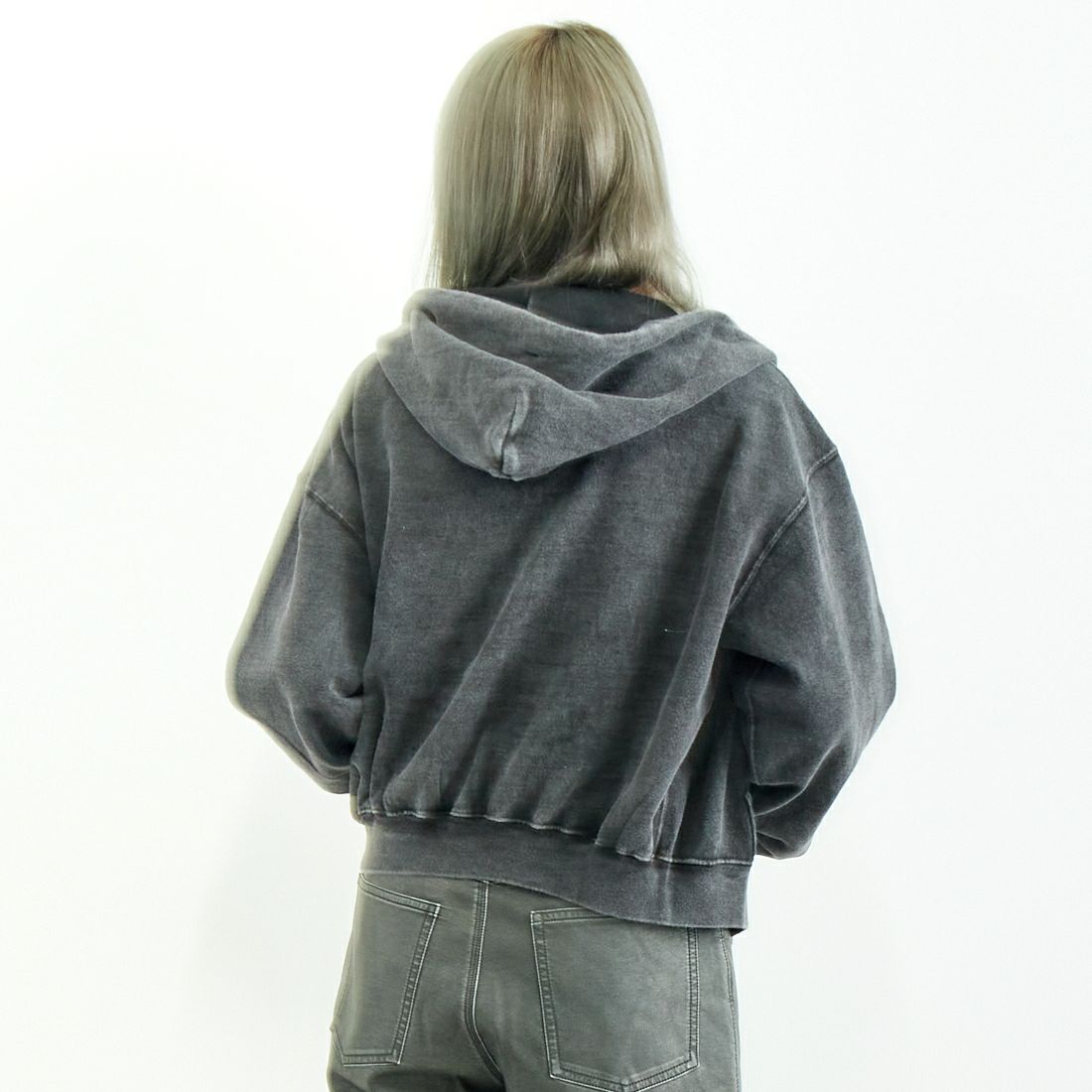 Jeans Factory Clothes [ジーンズファクトリークローズ] T/Cケミカル加工 裏毛ジップパーカー [2423-426IN] BLACK &&モデル身長：167cm 着用サイズ：S&&