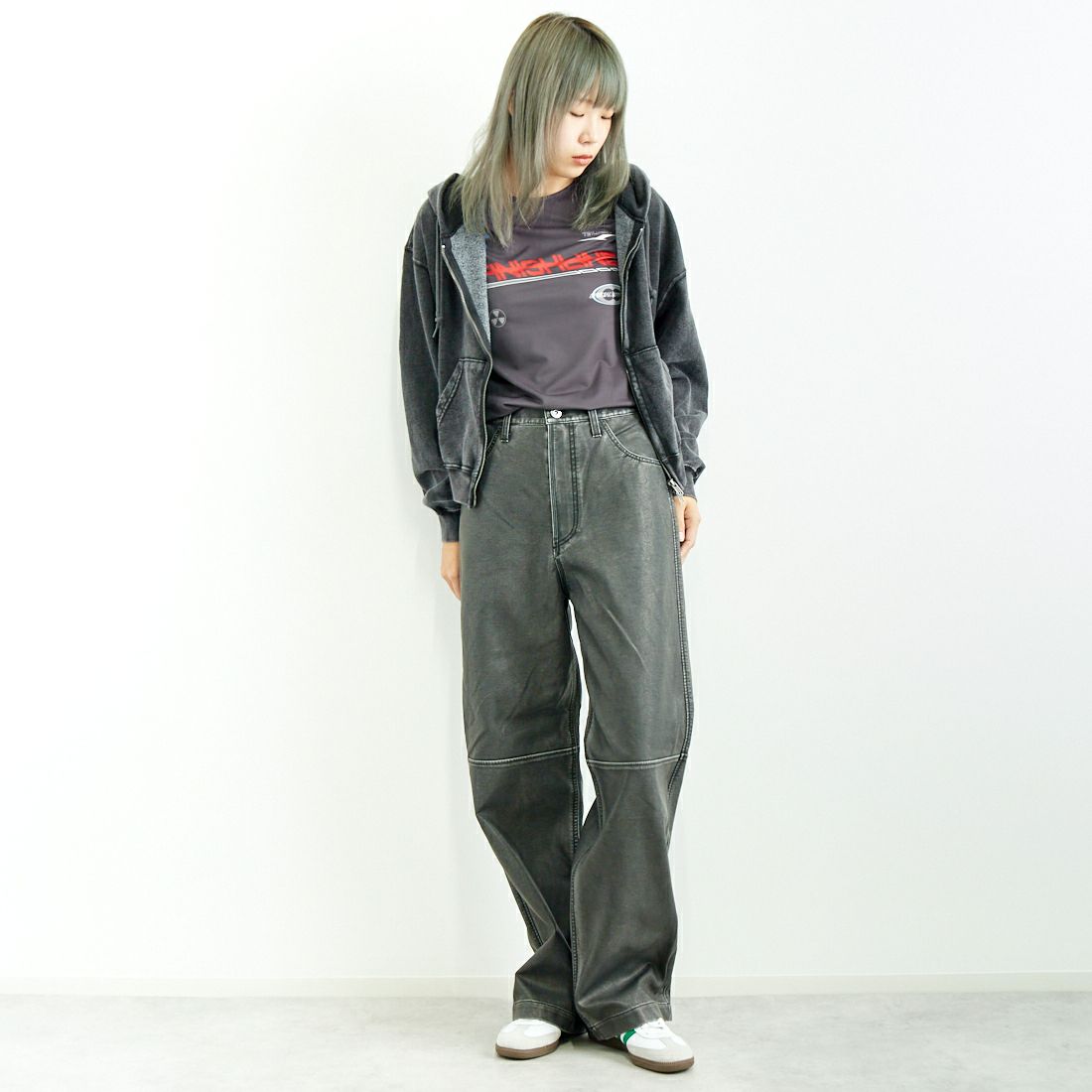 Jeans Factory Clothes [ジーンズファクトリークローズ] T/Cケミカル加工 裏毛ジップパーカー [2423-426IN] BLACK &&モデル身長：167cm 着用サイズ：S&&