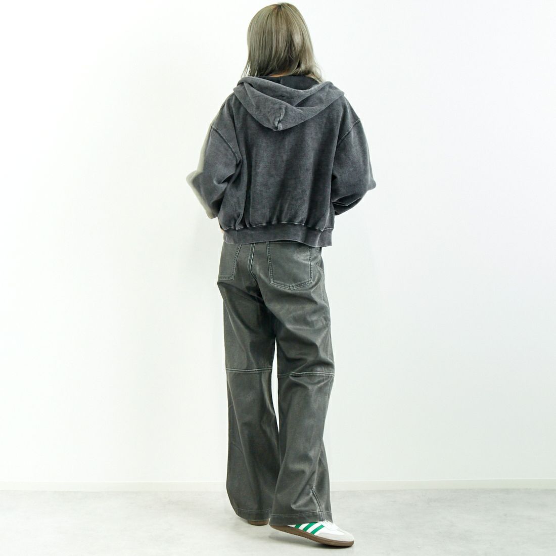 Jeans Factory Clothes [ジーンズファクトリークローズ] T/Cケミカル加工 裏毛ジップパーカー [2423-426IN] BLACK &&モデル身長：167cm 着用サイズ：S&&